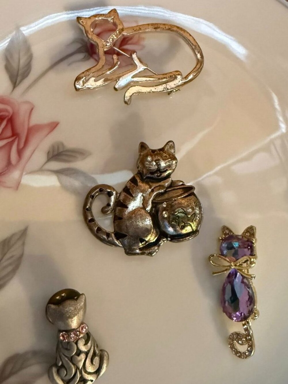 Bundle of Vintage Cat Brooches & Pin - Picture 1 of 5